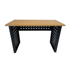 Irodai íróasztal fém lábakkal. 125x62cm Irodai íróasztal fém lábakkal. 125x62cm