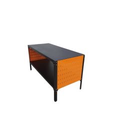 Munkaasztal egy polccal, 180x80cm, 2db oldalsó perforált fal   Munkaasztal egy polccal, 180x80cm, 2db oldalsó perforált fal